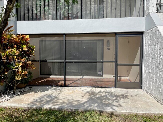 Building Photo - 200 Lakeview Dr
