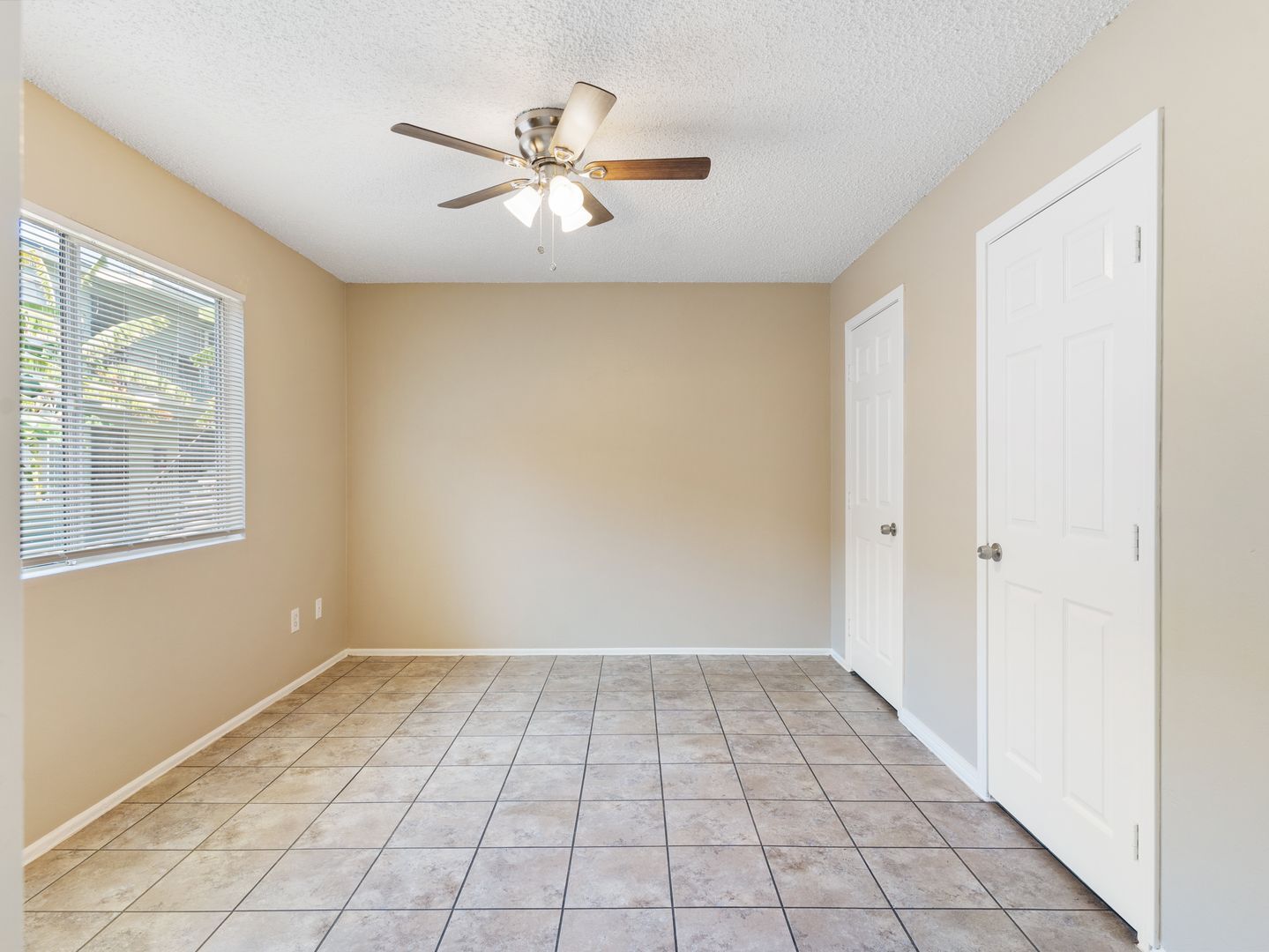 Building Photo - 1050 Gaviota Ave