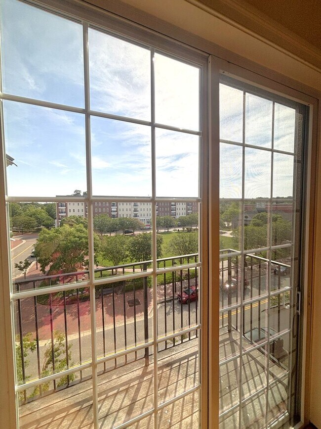 Building Photo - 2 bedroom/2 bathroom- Bennington on the Park
