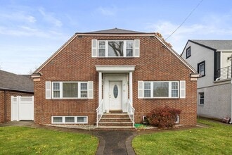 Building Photo - 97 Riverview Ave