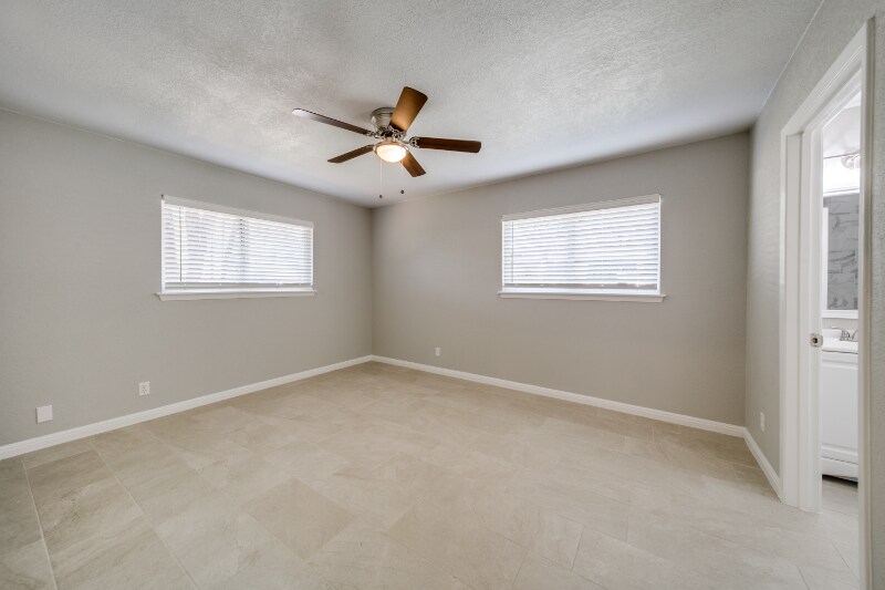 Building Photo - 315 Granada Dr