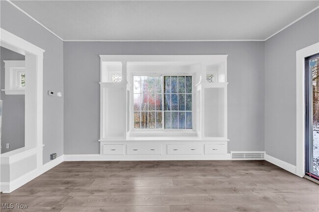 Building Photo - 3138 W 101st St