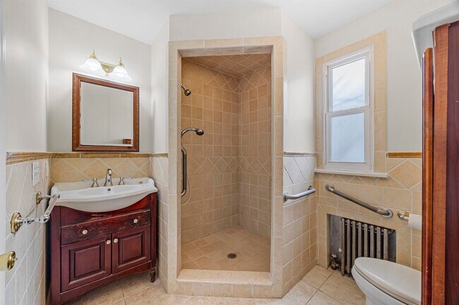 Building Photo - 287 Hornblower Ave