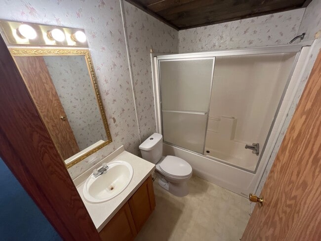 Building Photo - 901 S Walnut St