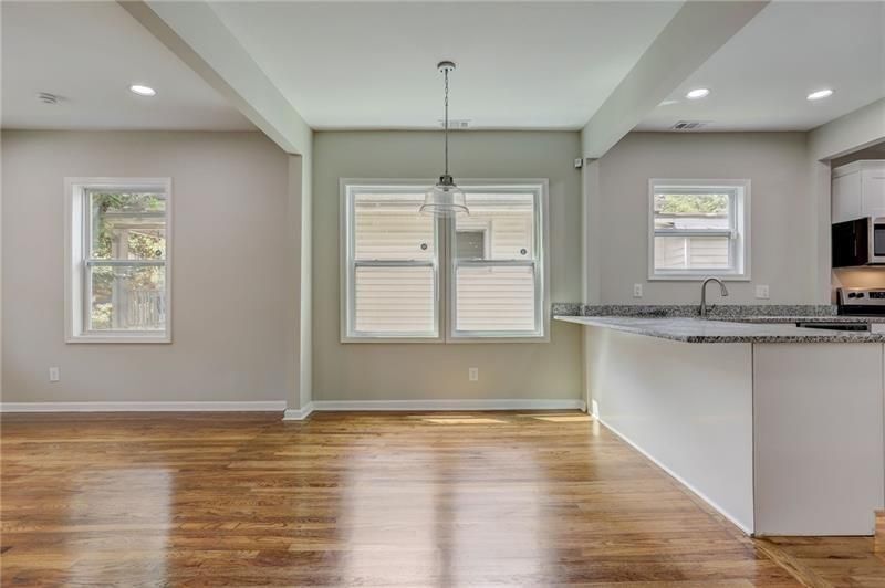 Building Photo - 807 Gilbert St SE