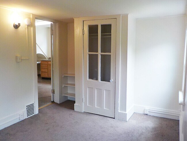 Building Photo - AVAILABLE 07/01/2026 - Beautiful 3 Bedroom...