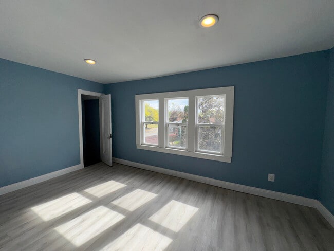 Building Photo - 14289 Linnhurst St