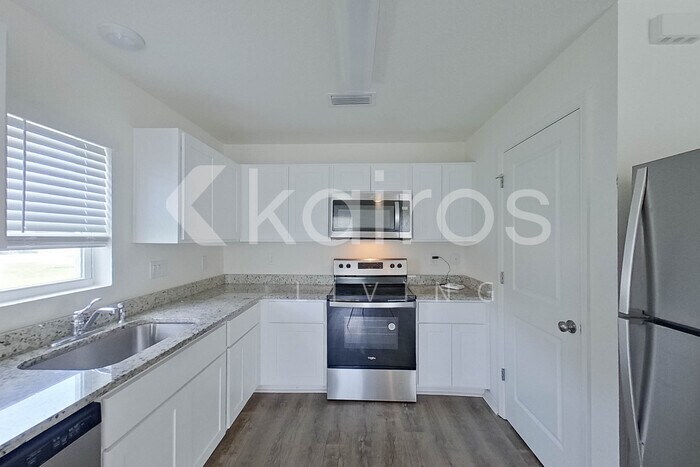 Building Photo - 158 Snedeker St