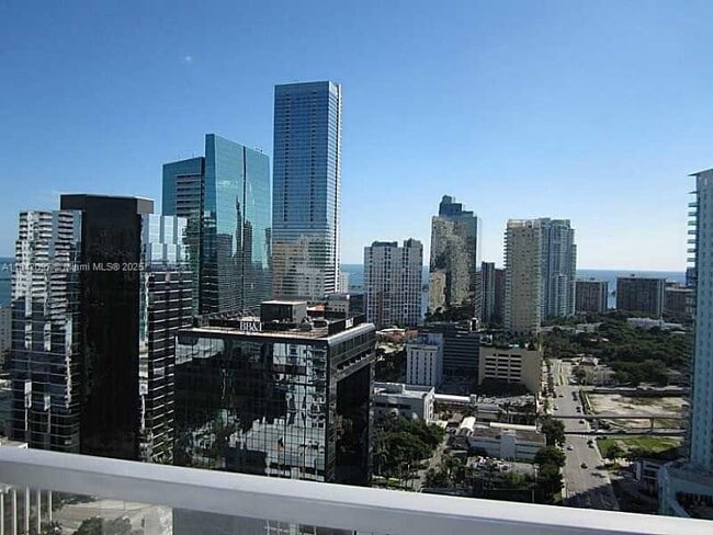 Primary Photo - 1050 Brickell Ave