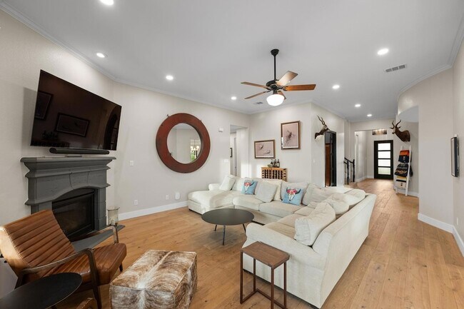 Building Photo - 4518 Diamante Dr