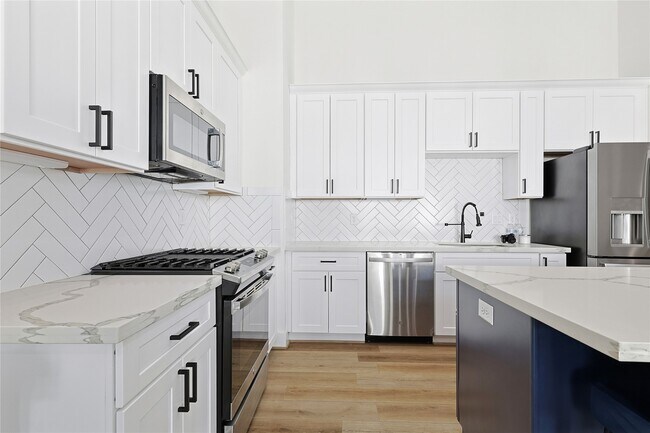 Building Photo - 107 W Whitney St