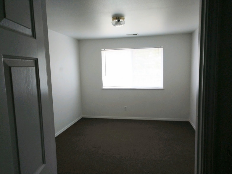 Building Photo - 658 Paradise Pl