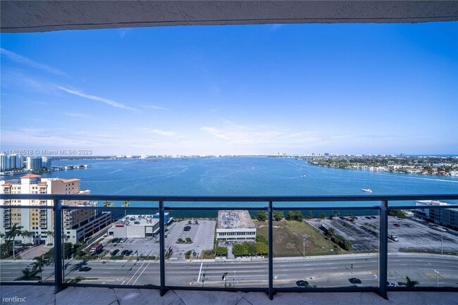 Building Photo - 2 br, 2.5 bath Condo - 7901 Hispanola LUXU...