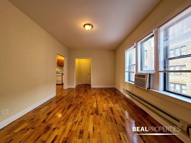 Building Photo - 1 bedroom in CHICAGO IL 60613