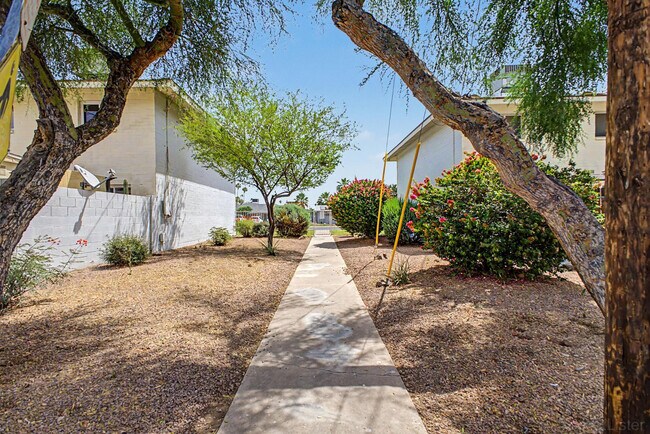 Building Photo - 4522 N 15th Ave