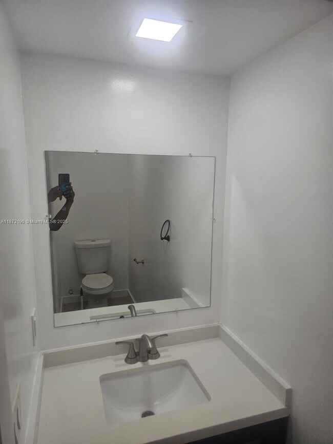 Building Photo - 11047 Longboat Dr