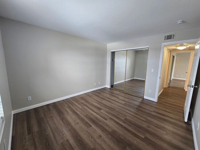 Building Photo - 2987 Juniper Hills Blvd