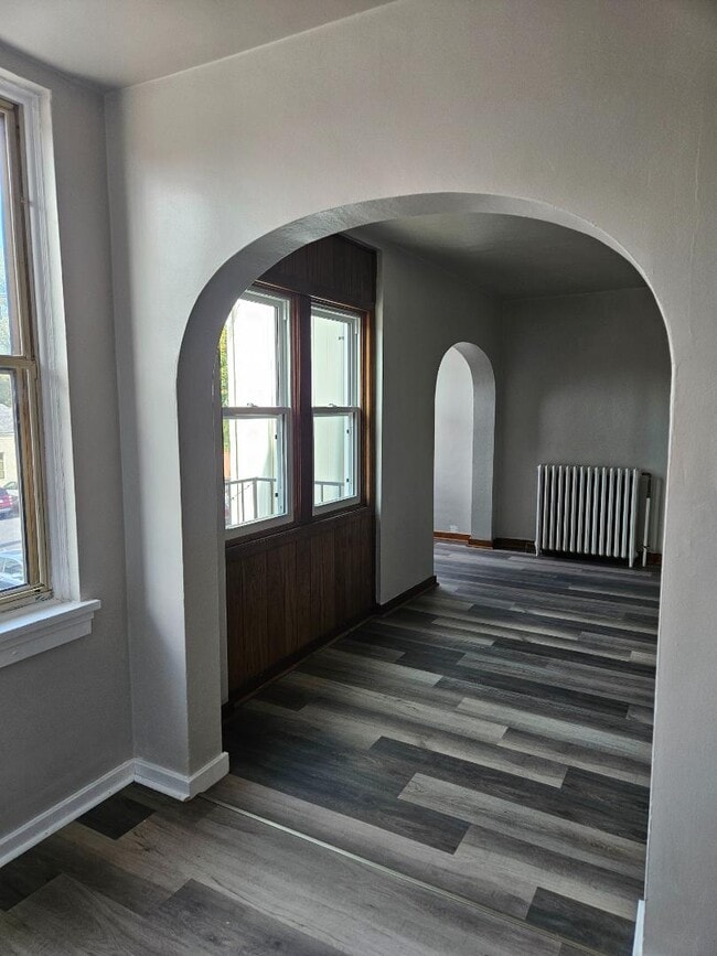 Building Photo - 1525 University Ave