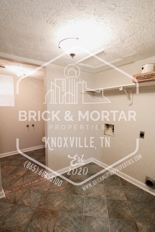 Building Photo - 8637 Glen Echo Dr