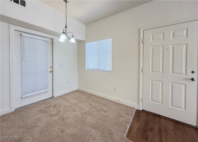 Building Photo - 3400 Cabana Dr