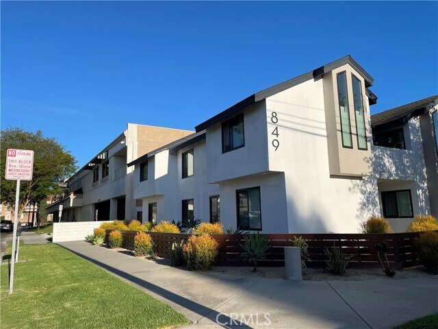 Building Photo - 849 N Van Ness Ave