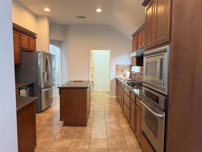 Building Photo - 15228 Fernhill Dr