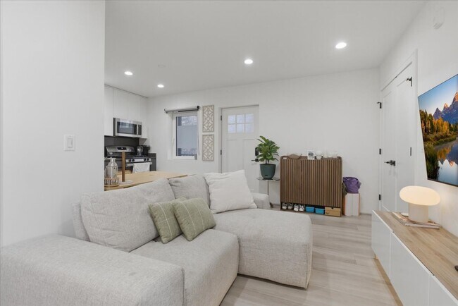 Building Photo - 1025 N Harlem Ave