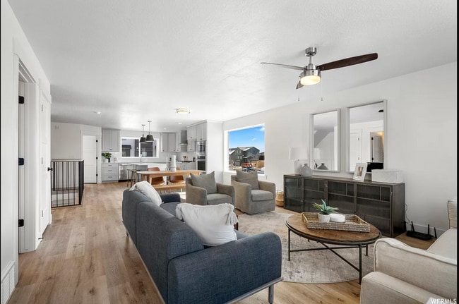 Building Photo - Beautiful Townhome 4 bd & 3.5 bath in American Fork