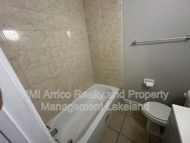 Building Photo - 403 Normandy St
