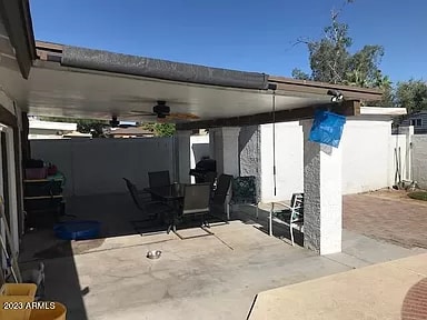 Building Photo - 4025 E St Charles Ave