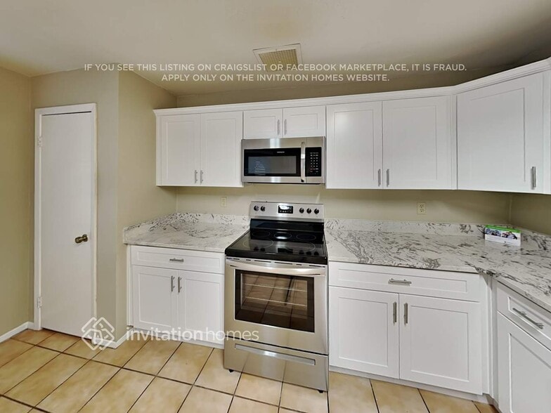 Building Photo - 7748 W Cherry Hills Dr