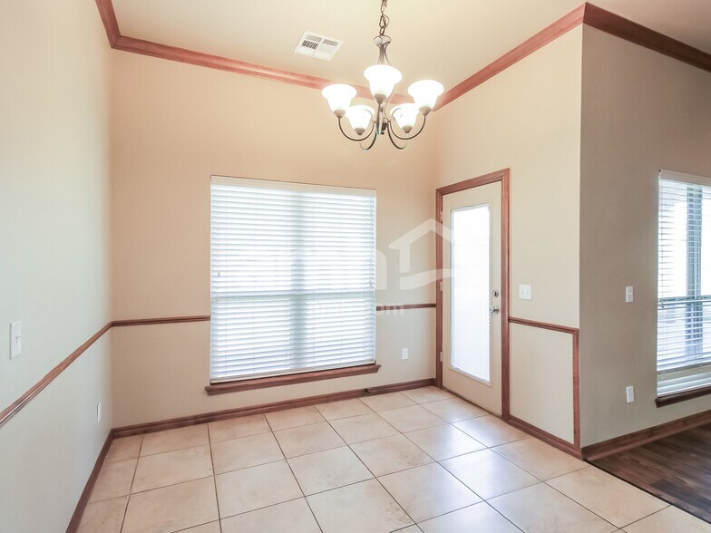 Building Photo - 809 Tea Rose Dr