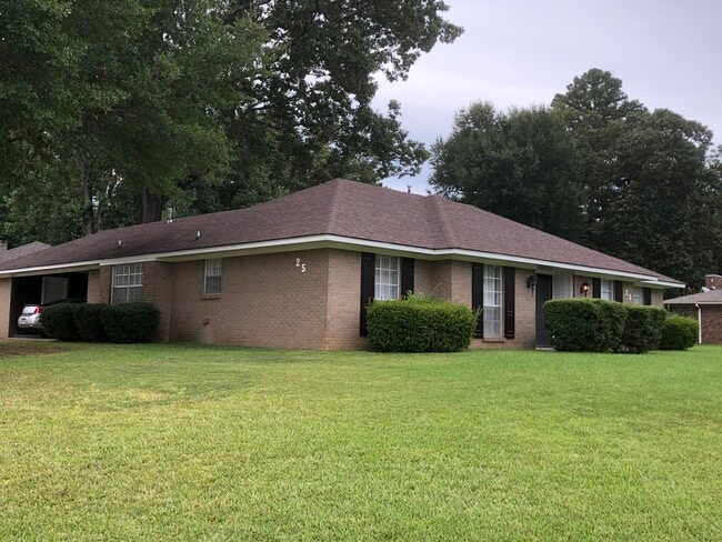 Building Photo - 25 Woodgate Dr