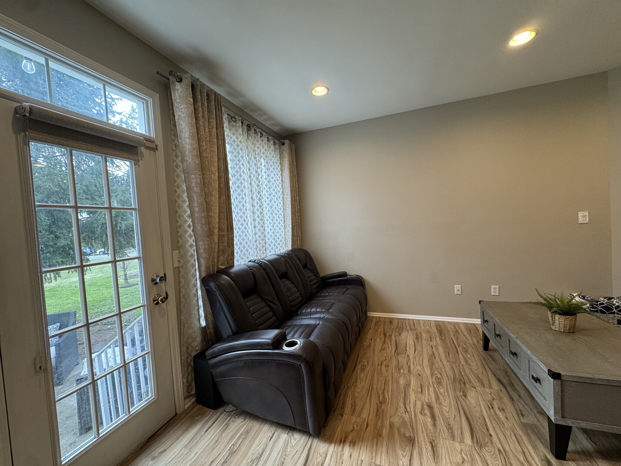 Building Photo - 10 Boehm Dr