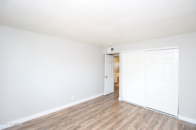 Building Photo - 6040 N 21st Ave