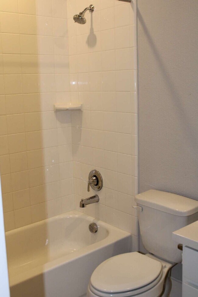 Building Photo - 3104 Armstrong Ave