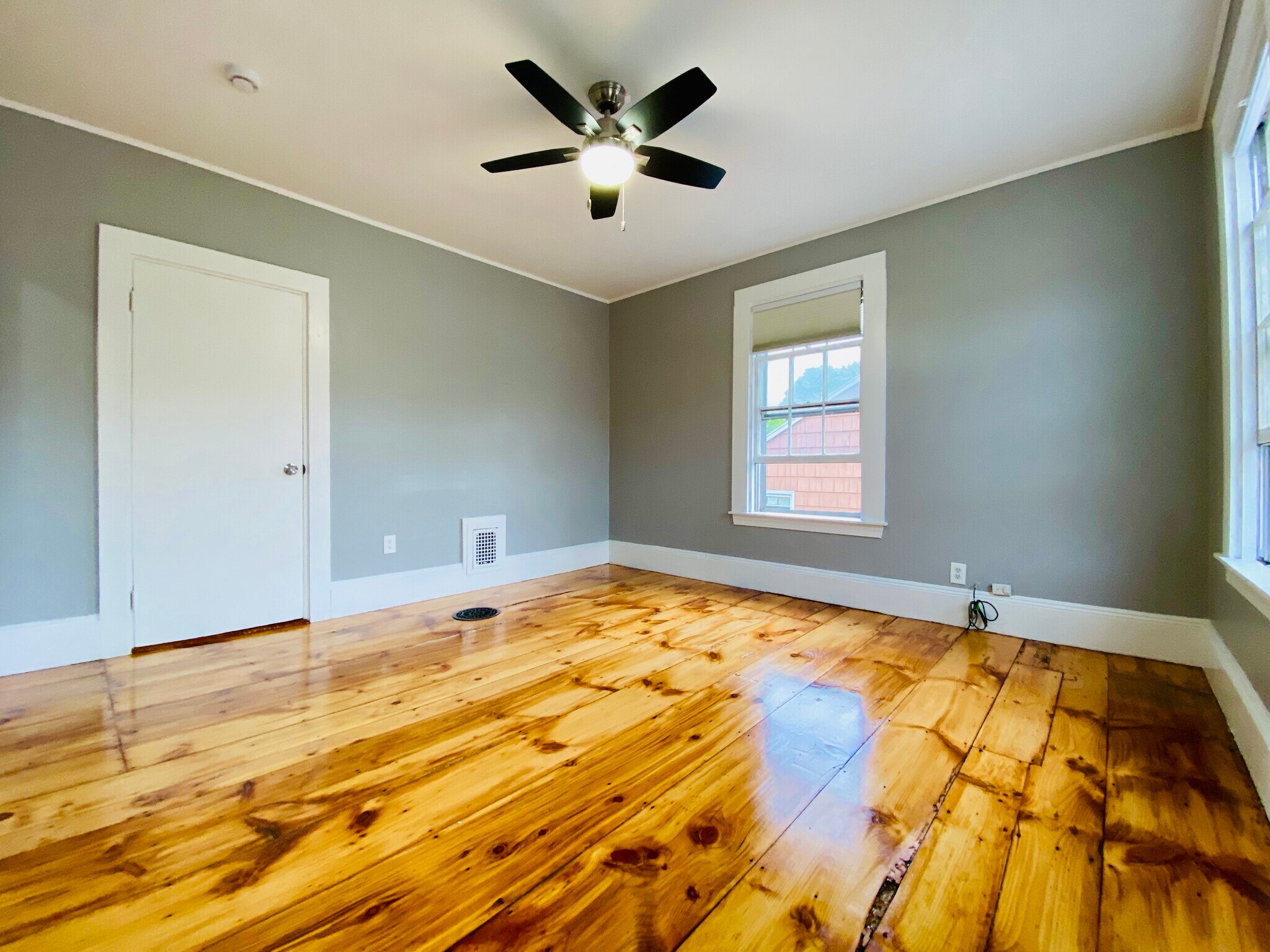 Building Photo - 18 Montvale Ave
