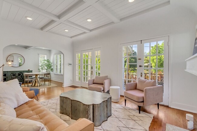 Building Photo - Elegant Yale Crest Bungalow in the Heart o...