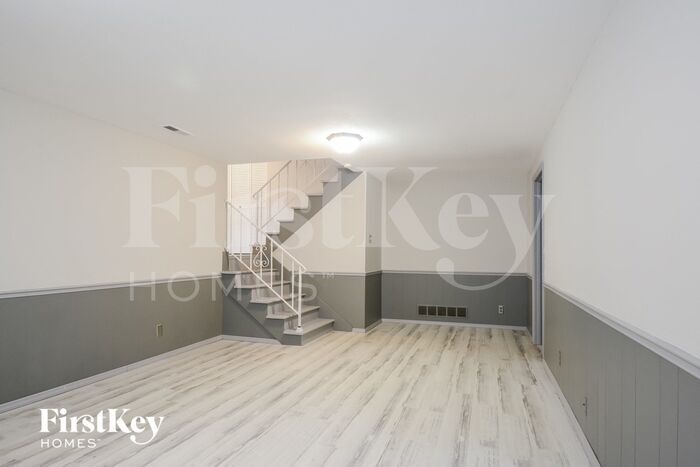 Building Photo - 801 Boleyn Pl