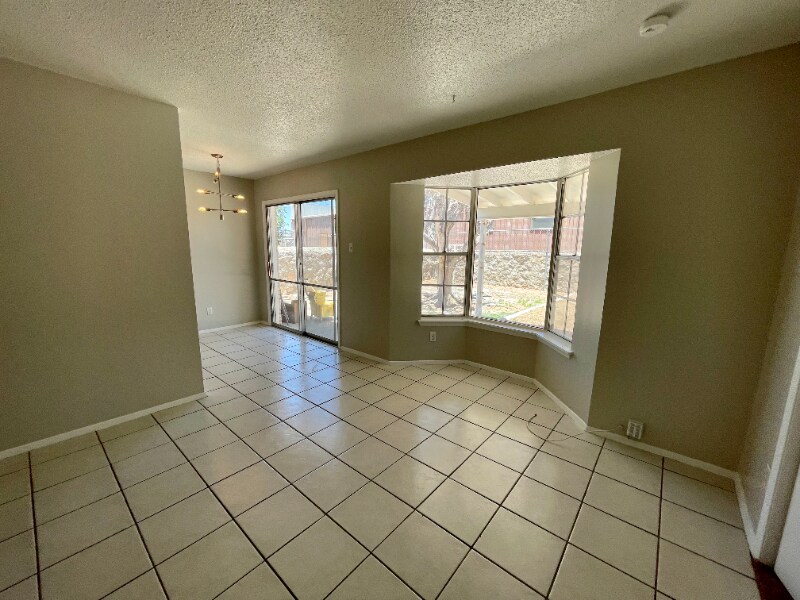 Building Photo - 8631 Mettler Dr