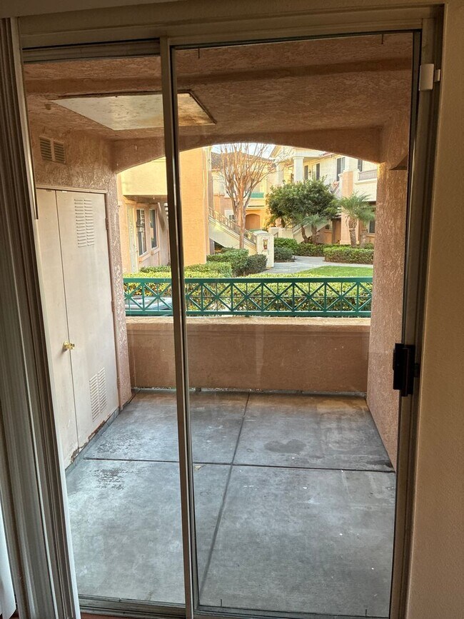 Building Photo - Beautiful 1 Bed 1 Bath in a great community