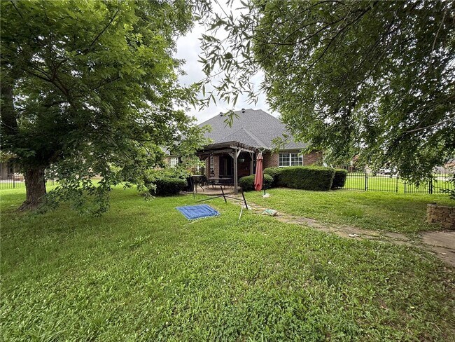Building Photo - 1837 S Pumpkin Ridge Dr