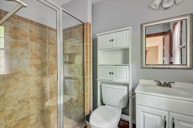 Building Photo - 3 Bedroom Cape in Brandermill!