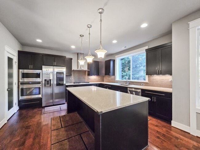 Building Photo - Modern 5-Bedroom Kirkland Home with Solar ...