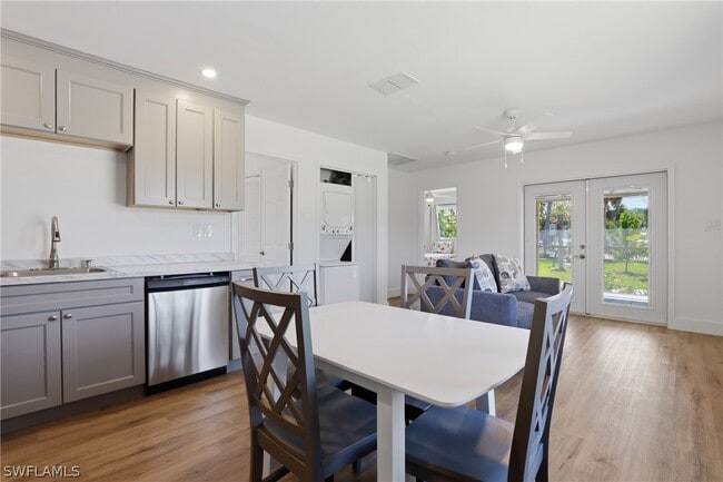 Building Photo - 1046 Periwinkle Way