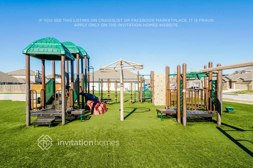 Building Photo - 10539 McClintock Dr