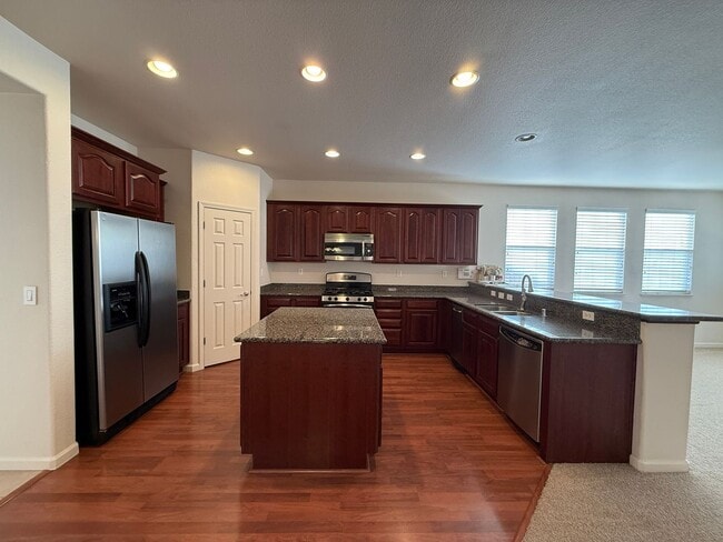 Building Photo - Beautiful single story 3 bedroom, 2 bath home with nearly 1900 sq ft of living space.