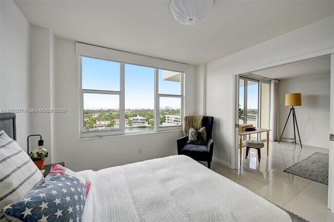 Building Photo - 5600 Collins Ave