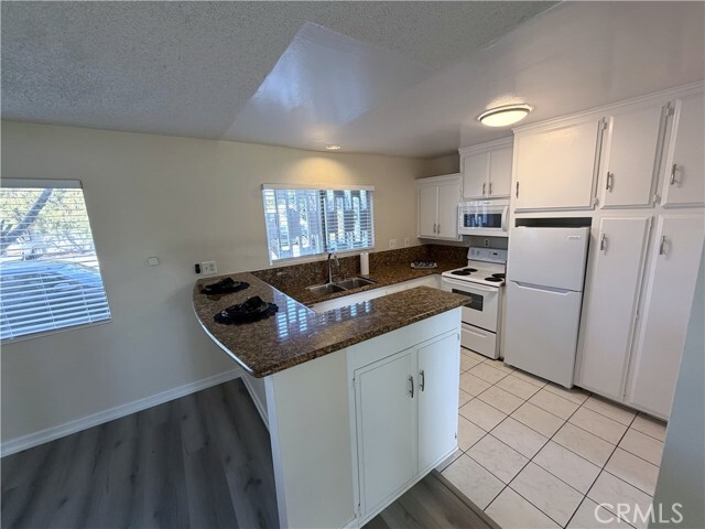 Building Photo - 931 W 19th St