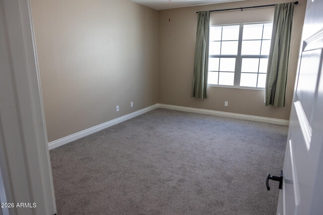 Building Photo - 2462 E Lovebird Ln